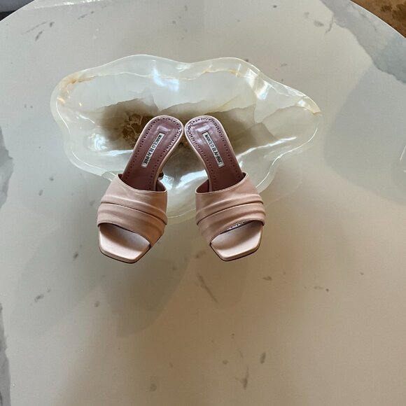 Manolo Blahnik Pink Slide sandals with gold tip heel - Picture 2 of 6